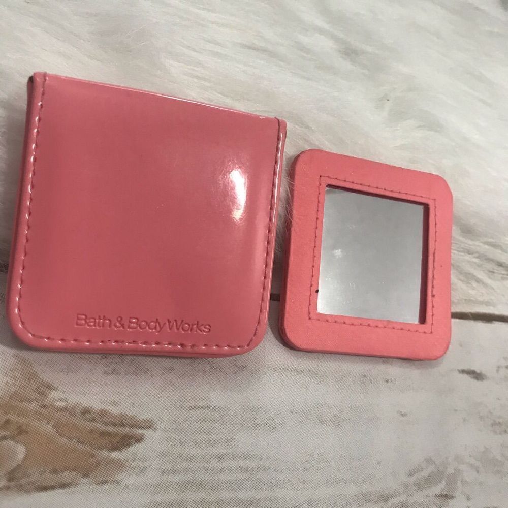 🦩 Bath & Body Works Pink Patent Compact Mirror travel size